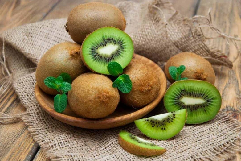 is kiwi safe for dogs